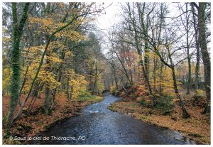 Sous le ciel de Thiérache - L'Oise traverse le site de Blangy à Hirson ©